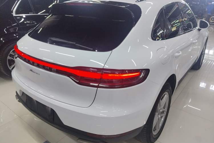 Used Porsche Macan 2018 Macan 2.0T Rear Right 45 Deg