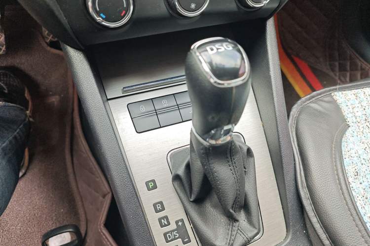 Used Skoda Octavia 2019 TSI280 DSG SmartDrive Luxury Edition China VI Gear Lever