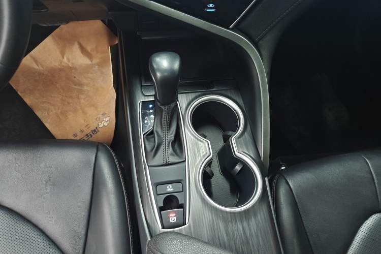 Used Toyota Camry 2022 2.0GVP Premier Edition Gear Lever