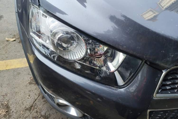 Used Chevrolet Captiva 2014 2.4L Two-Wheel Drive Urban Version 7 Seats Right Front Headlight