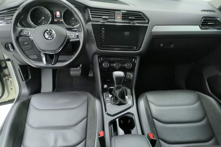 Used Volkswagen Tiguan L 2021 330TSI Automatic Two-Wheel Drive Smart Edition Center Console