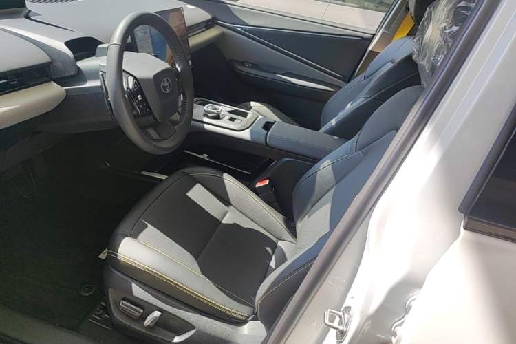 Used Toyota bZ5 2025 Model 550 PRO

