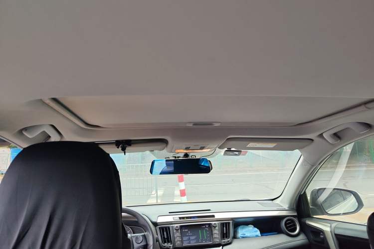 Used Toyota RAV4 2016 2.0L CVT Two-Wheel Drive Fashion Edition China V Standard
