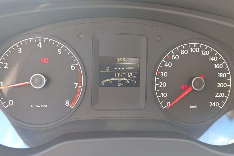 Used Volkswagen Sagitar 2014 Revised Version 1.6L Manual Comfort Edition Odometer Close Up