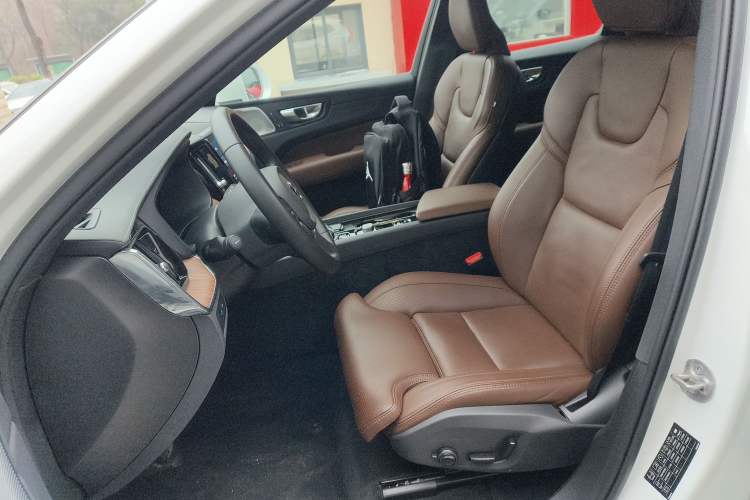 Used Volvo XC60 New Energy 2025 Plug-in Hybrid Long-Range All-Wheel Drive Smart Luxury Edition Left Front Seat