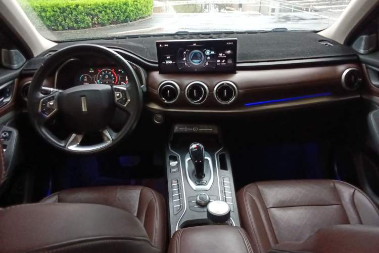 Used Wey VV6 2020 2.0T Two-Wheel Drive Smart Enjoyment+ Center Console