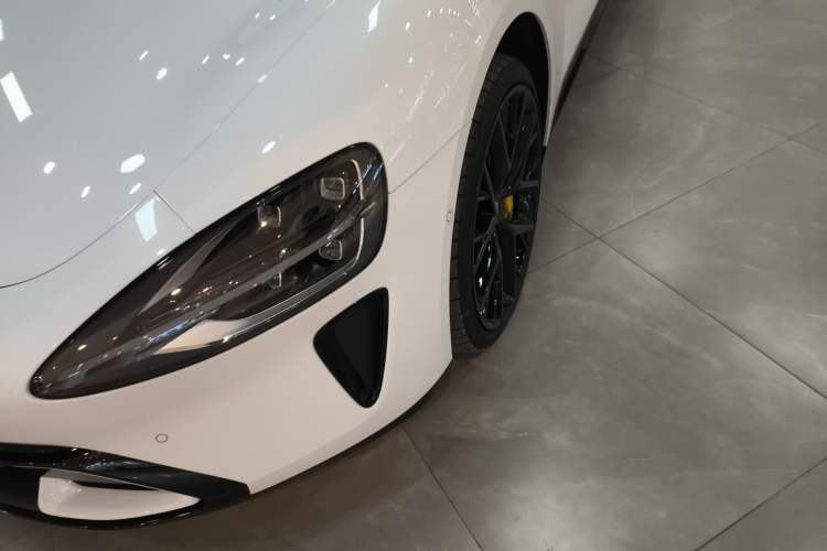 Used Xiaomi Auto SU7 2024 Four-Wheel Drive Ultra-Long Range Advanced Intelligent Driving Max Edition
