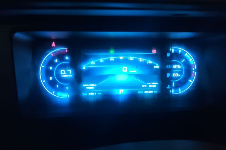 Used Dongfeng Yufeng 2023 V9+ 2.0T Automatic Front-Wheel-Drive Short Wheelbase Low-Roof Model with 5/6 Seats
