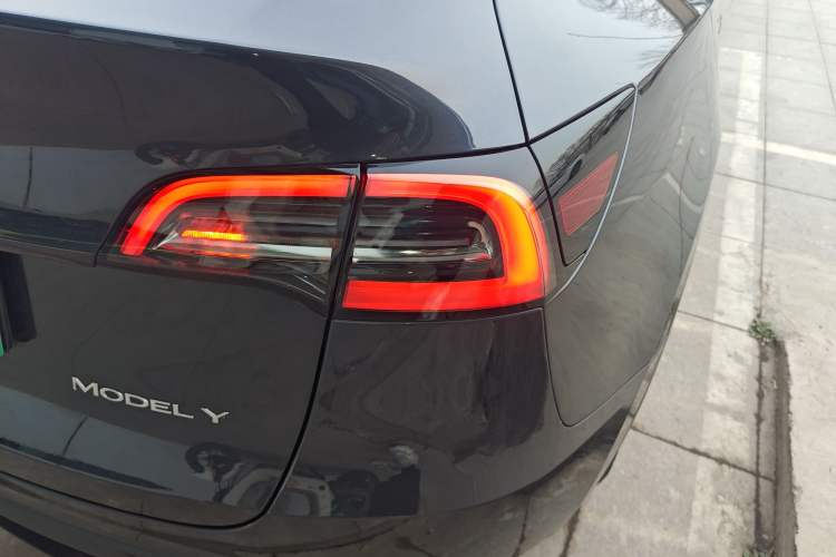 Used Tesla Model Y 2024 Rear-Wheel-Drive Version Exterior 3