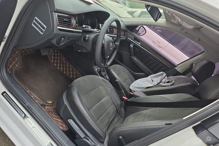 Used Volkswagen Bora 2016 230TSI DSG Luxury Version Left Front Seat