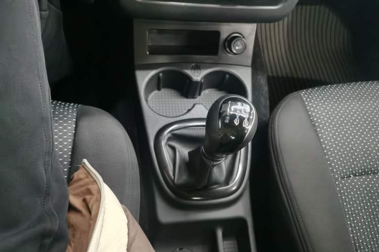 Used Dongfeng Fengon 330 2017 1.5L Manual Utility II DK15 Gear Lever