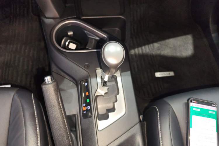 Used Toyota RAV4 2016 2.0L CVT Two-Wheel Drive Smart Edition China V Standard Gear Lever