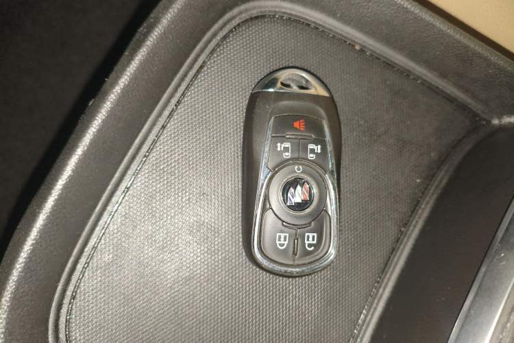 Used Buick GL8 2022 ES Landtrek 653T Luxury Edition