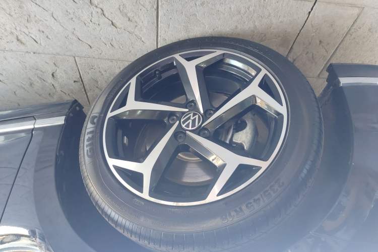 Used Volkswagen Magotan 2023 2 Million Units Limited Edition 330TSI DSG Leading Version Left Front Wheel Hub