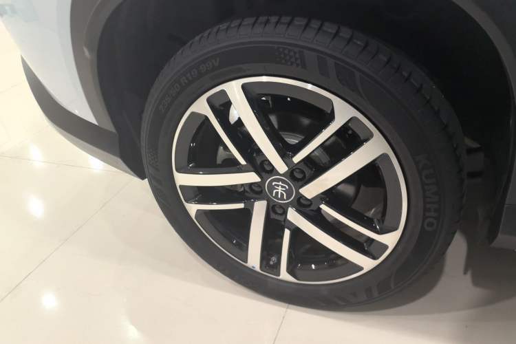 Used BYD Song L DM-i 2024 112 km Beyond Edition Exterior 5