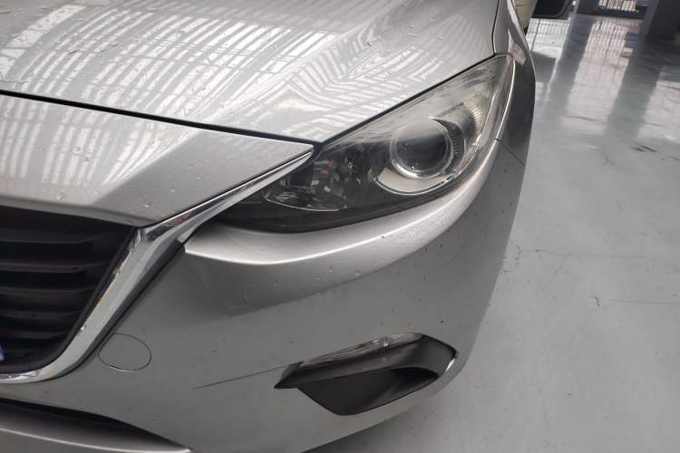 Used Mazda 3 Axela 2014 Sedan 1.5L Manual Comfort Model