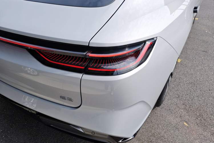 Used Geely Galaxy E8 2024 665 km Range Rear-Drive Starship Long-Range Version Right Rear Taillight