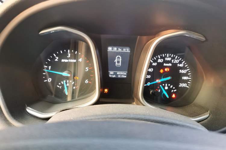 Used Zxauto Terralord 2019 2.5T Passenger Version Diesel Two-Wheel Drive Manual Ultra-Luxury Trim with Dual Features
