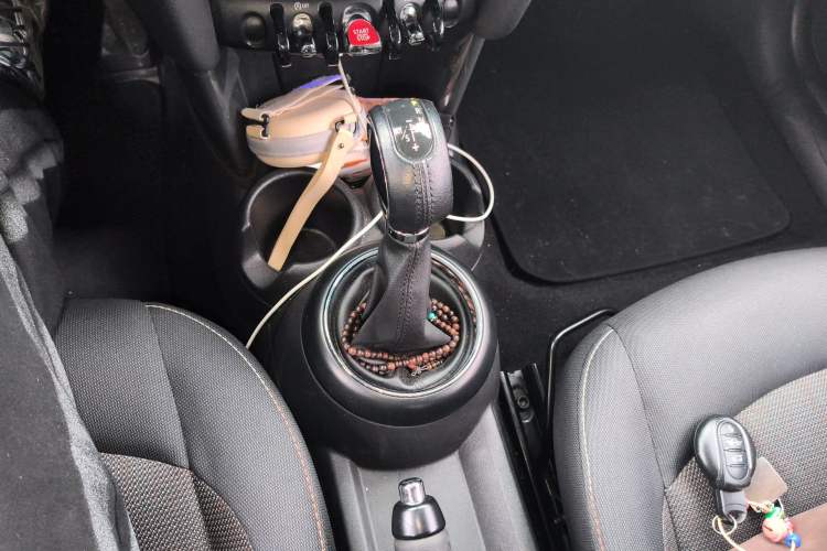 Used MINI 2014 1.2T ONE+ Gear Lever