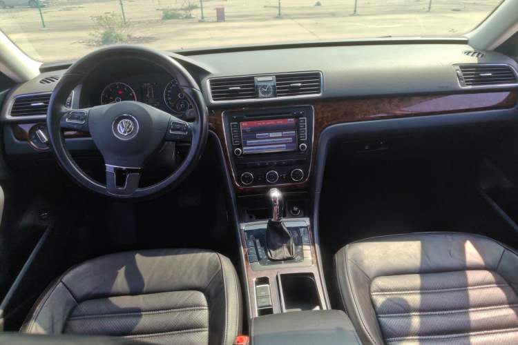 Used Volkswagen Passat 2011 1.8TSI DSG Prestige Edition Center Console