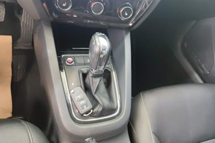 Used Volkswagen Sagitar 2018 180TSI DSG Prestige Edition Gear Lever