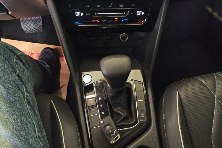 Used Volkswagen Tiguan L 2024 300TSI Automatic Two-Wheel Drive Smart Edition
