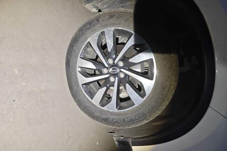 Used GAC Trumpchi GS4 2018 235T Automatic Two-Wheel Drive Elite Edition Right Front Wheel Hub