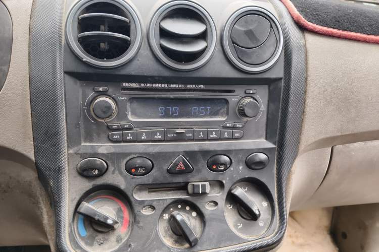 Used Wuling Hongguang 2010 1.2L Comfort Edition China IV Audio And AC Panel