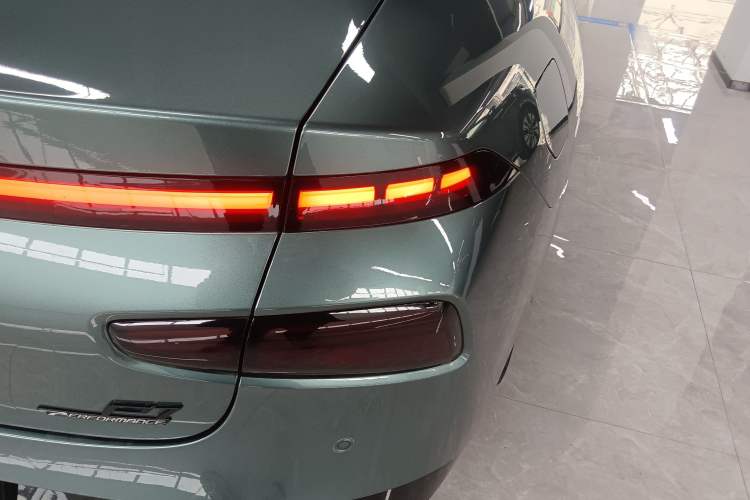 Used XPeng P7 2023 P7i 610 Pengyi Performance Edition