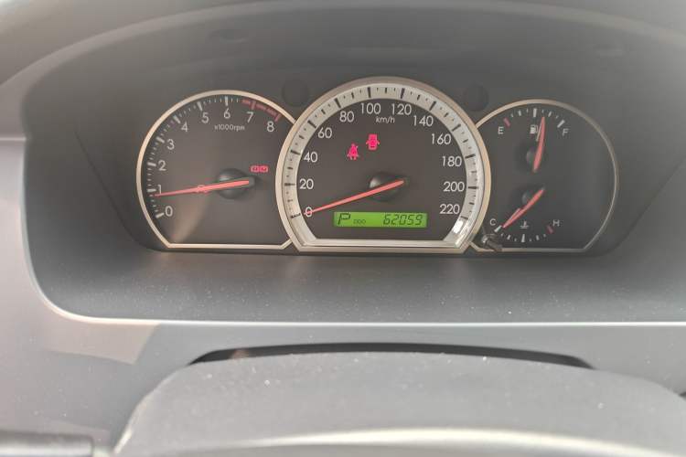 Used Chevrolet Epica 2011 1.8 Comfort Edition MT Odometer Close Up