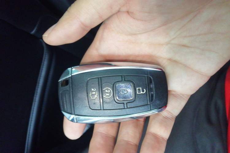 Used Lincoln MKC 2017 2.0T Two-Wheel Drive Deluxe Edition