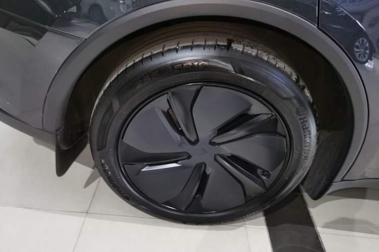 Used Tesla Model Y 2025 Long-Range All-Wheel Drive First Edition