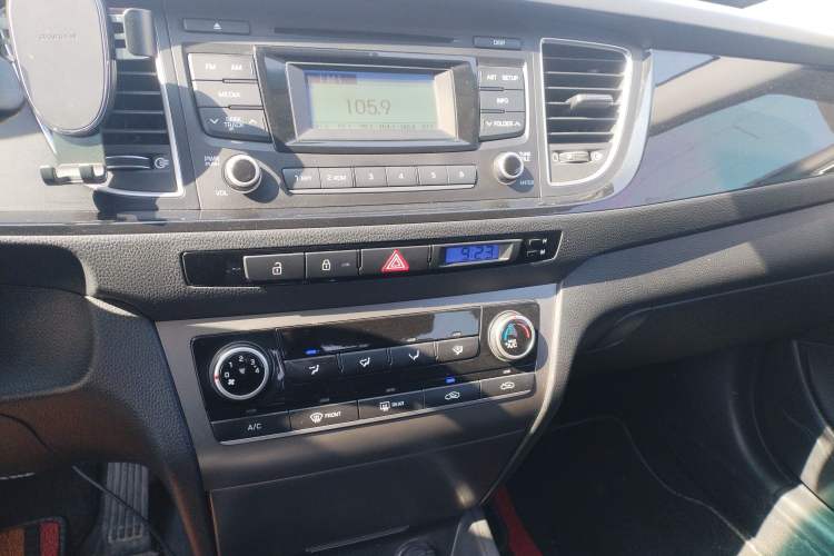 Used Hyundai Mistra 2014 1.8L Manual Comfort GL Model Audio And AC Panel