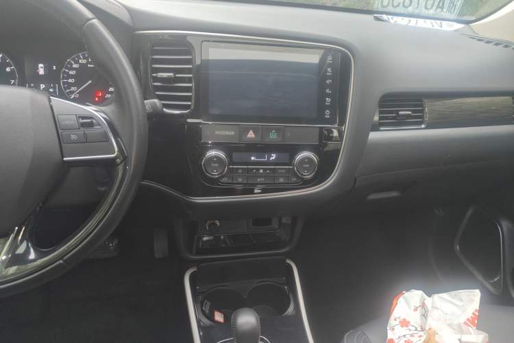 Used Mitsubishi Outlander 2019 2.0L Two-Wheel Drive Comfort Edition 5 Seats China VI Standard