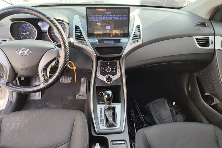 Used Hyundai Elantra (5th Generation / Langdong) 2016 1.6L Automatic Smart Version