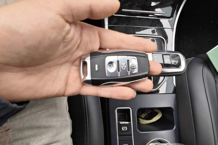 Used Haval H2 2018 Red-Label 1.5T Dual-Clutch Two-Wheel-Drive Luxury Model Vehicle Key