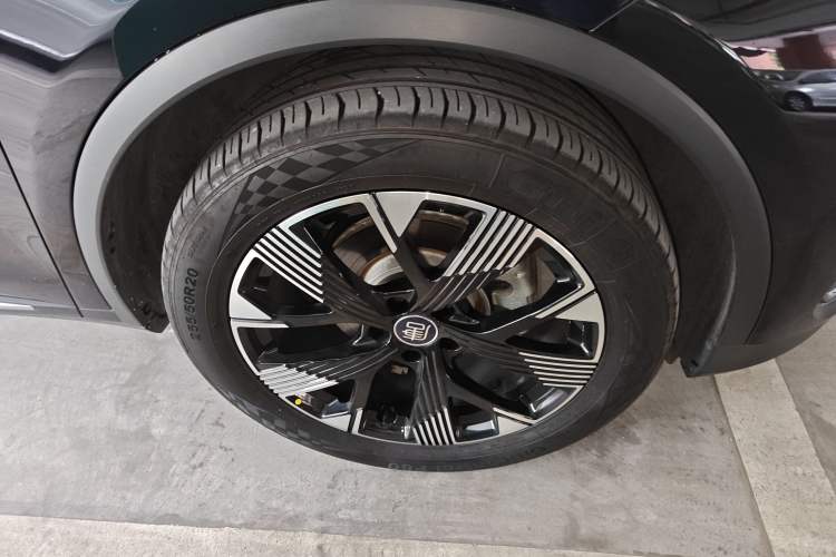 Used BYD Tang New Energy 2024 DM-i Glory Edition 112KM Flagship Model Right Front Wheel Hub