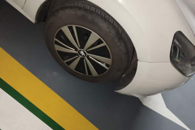 Used Peugeot 301 2014 1.6L Manual Comfort Edition Right Front Wheel Hub