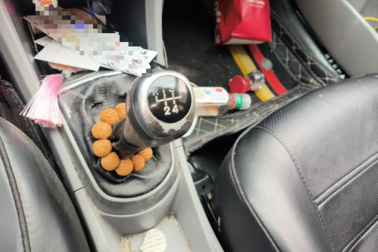 Used Hyundai Verna (older generation) 2014 1.4L Manual Smart GLS Trim Gear Lever