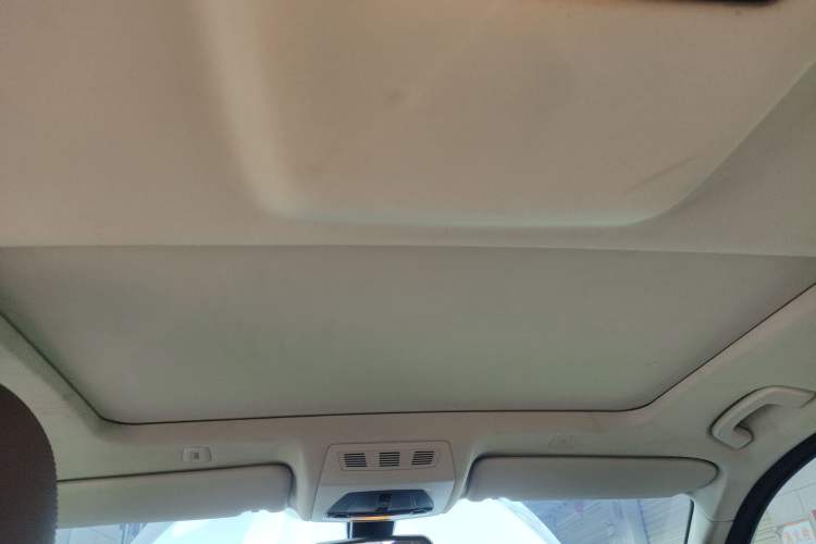 Used BMW 5 Series 2014 525Li Leading Model
