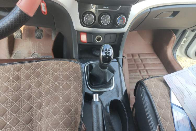 Used HYOSOW H3 2015 1.5L manual luxury version
