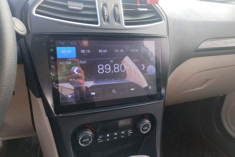 Used BAIC Senova D70 2013 2.0T Comfort Edition Audio And AC Panel