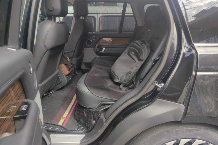 Used Land Rover Range 2019 3.0 SC V6 Grand Edition Interior 4