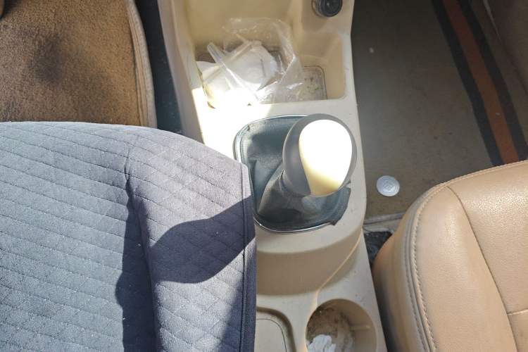 Used Dongfeng Fengon 370 2016 1.5L Manual Standard Edition SFG15-02 7 Seats Gear Lever