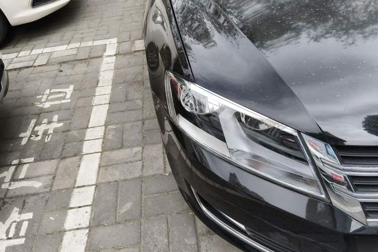 Used Volkswagen Gran Lavida 2013 1.6L Automatic Luxury Model Right Front Headlight