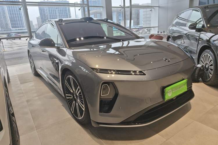 Used Nio ET9 2025 100kWh Signature Edition Front Right 45 Deg