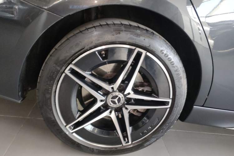 Used Mercedes-Benz C-Class 2023 Restyled C 260 L Night Edition Sports Version Right Rear Wheel Hub