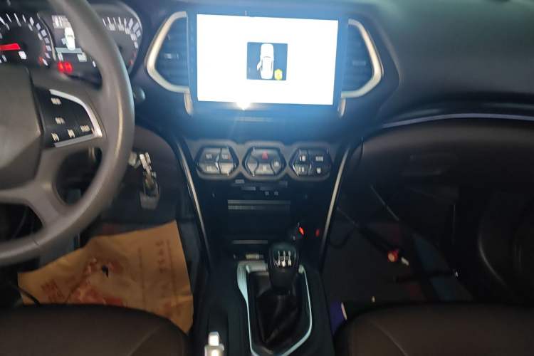 Used GAC Trumpchi GS4 2017 200T Manual Two-Wheel Drive Elite Edition Audio And AC Panel