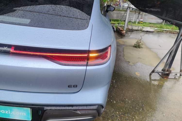 Used Geely Galaxy E8 2025 620 km All-Wheel Drive Starship LiDAR-Enabled Intelligent Driving Version Exterior 3