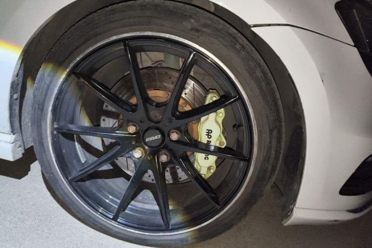 Used Volkswagen Golf 2015 1.4TSI Automatic R-Line Right Front Wheel Hub